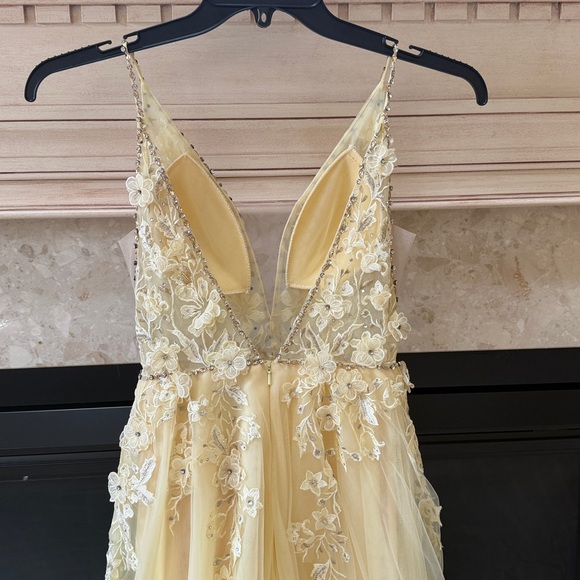 Mac Duggal yellow chiffon gown - Picture 5 of 11